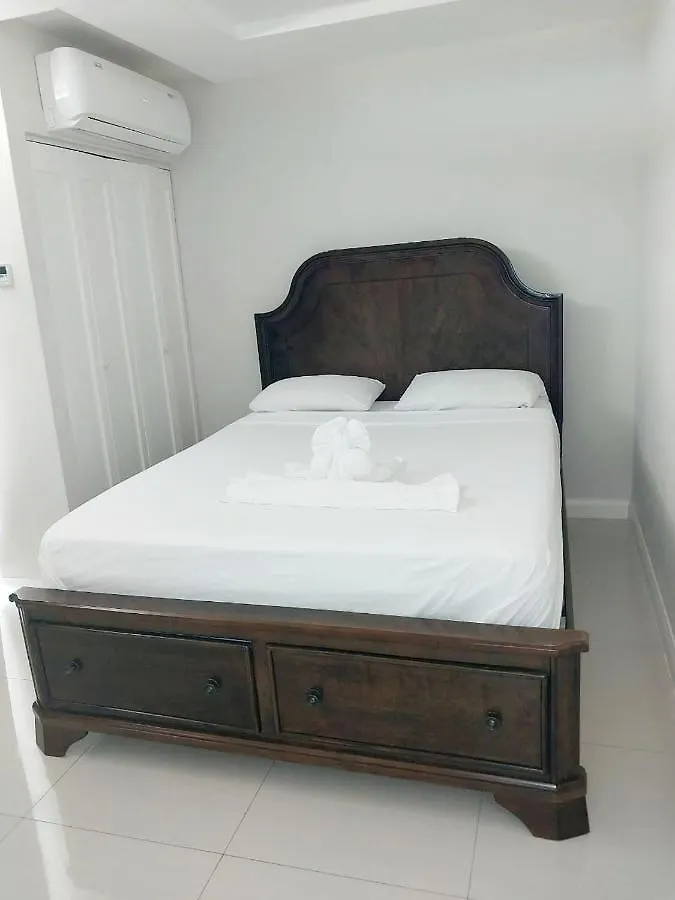 Apartment Impeccable 2-Br Apartment-Ornella Villa At Bayfront Villa Portmore
