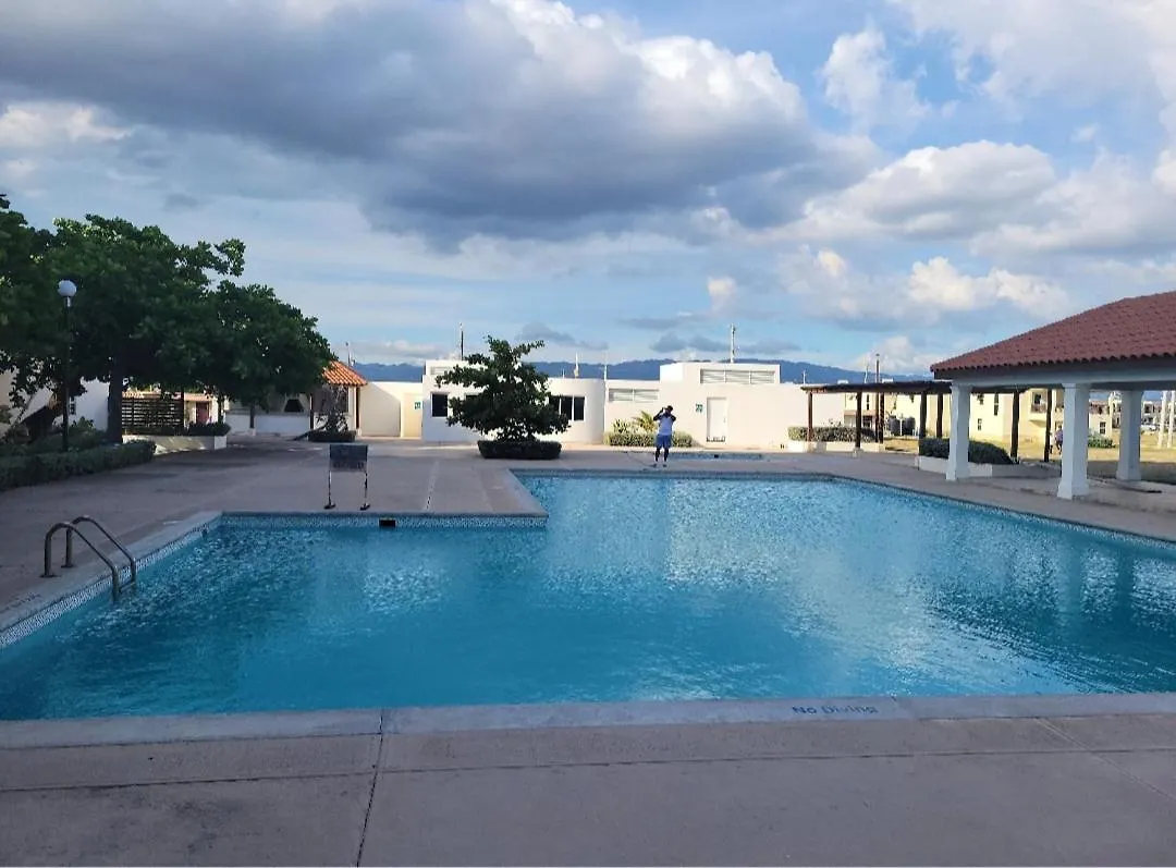 Impeccable 2-Br Apartment-Ornella Villa At Bayfront Villa Portmore Apartment